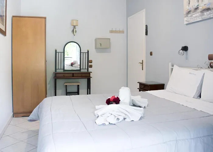 アパートホテル Marina Apartments, Agios Gordios Corfu 4*