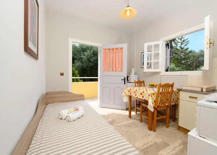 Marina Apartments, Agios Gordios Corfu アパートホテル
