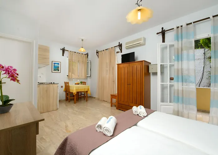 アパートホテル Marina Apartments, Agios Gordios Corfu アギオス・ゴルディオス
