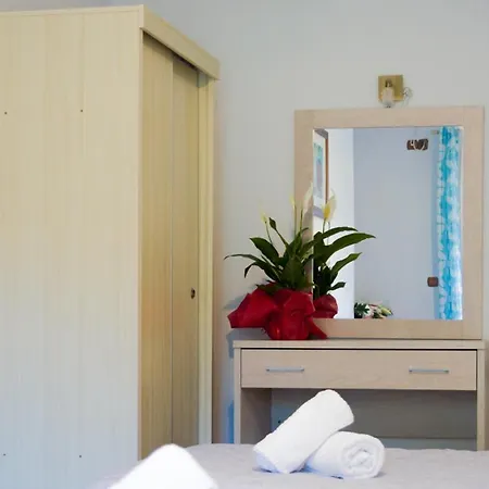 Marina Apartments, Agios Gordios Corfu 公寓式酒店 4*